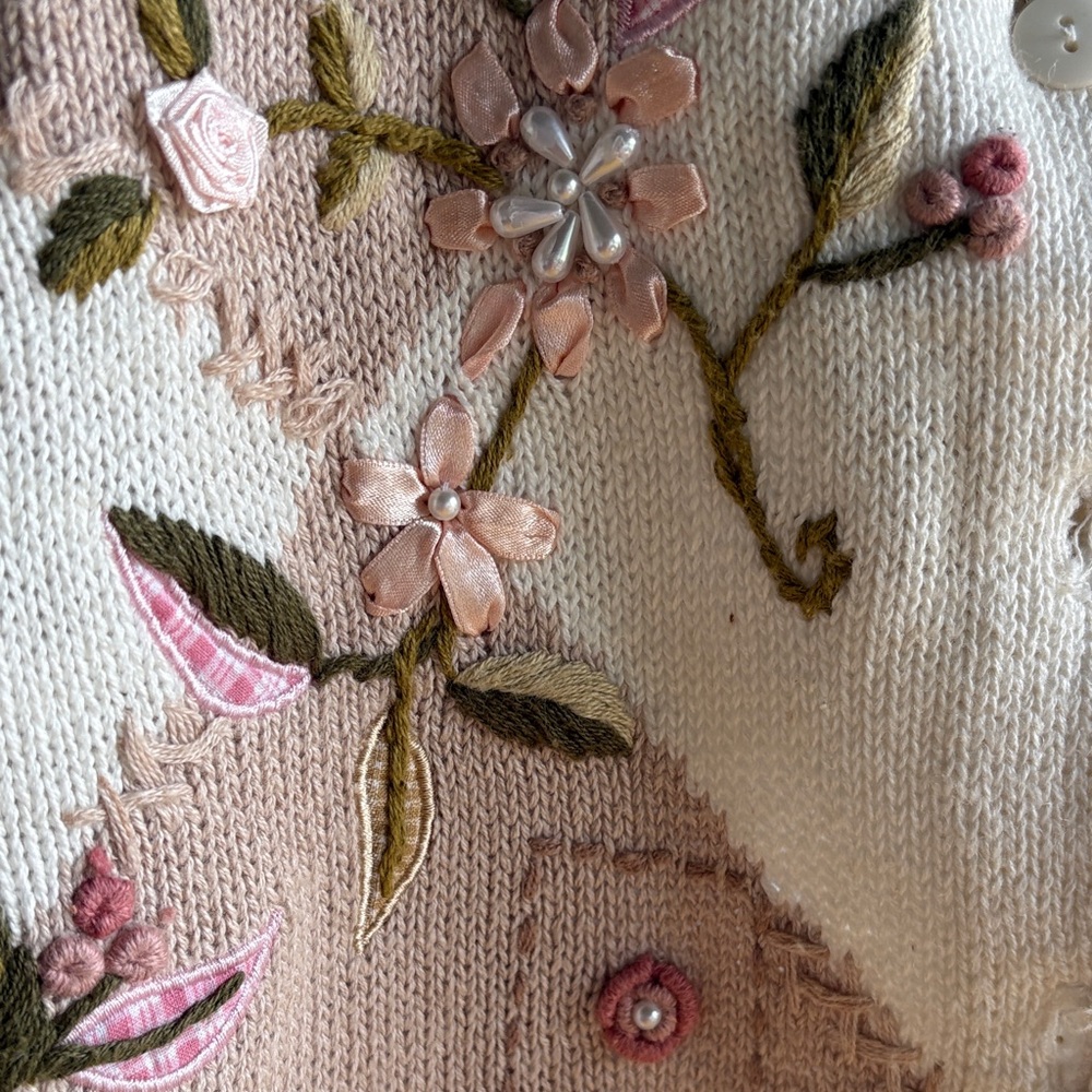 Floral Embroidered Knit Vest - Picture 5 of 10